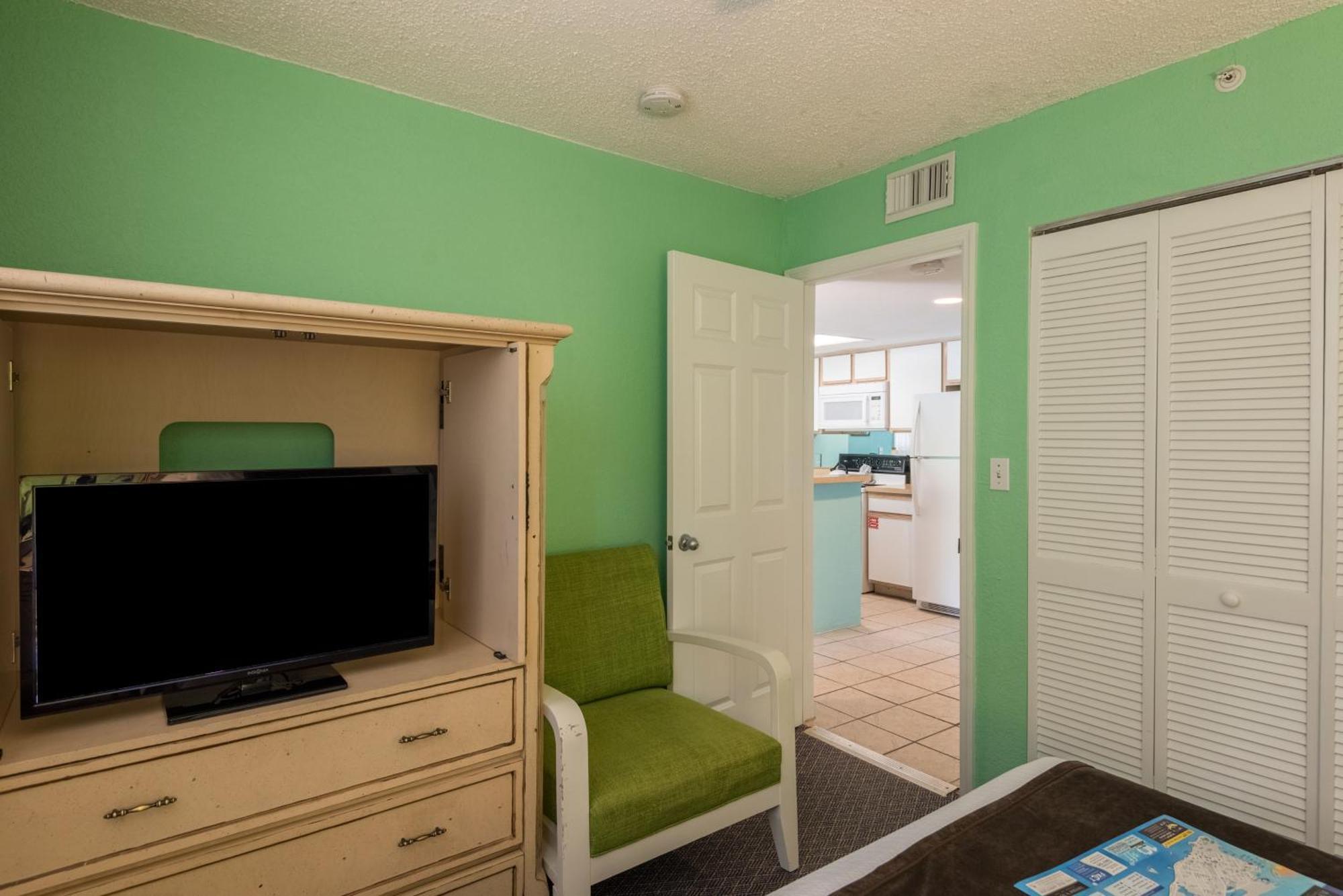 Sunrise Suites Jamaica Suite #102 Key West Room photo